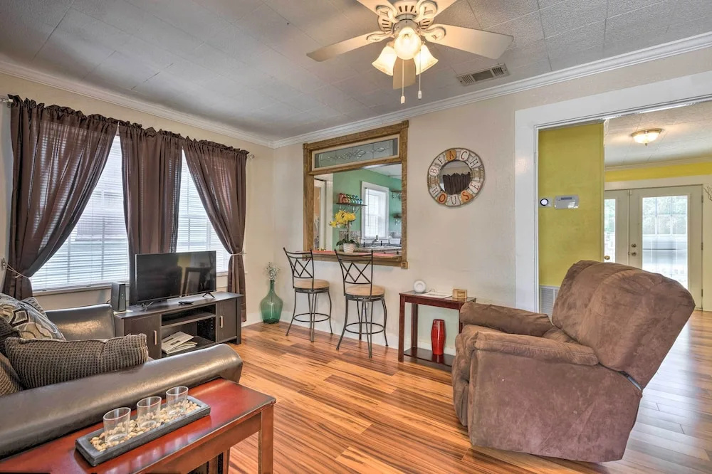 Cozy Gulfport Home: Walk to Beach, Marina & Casino