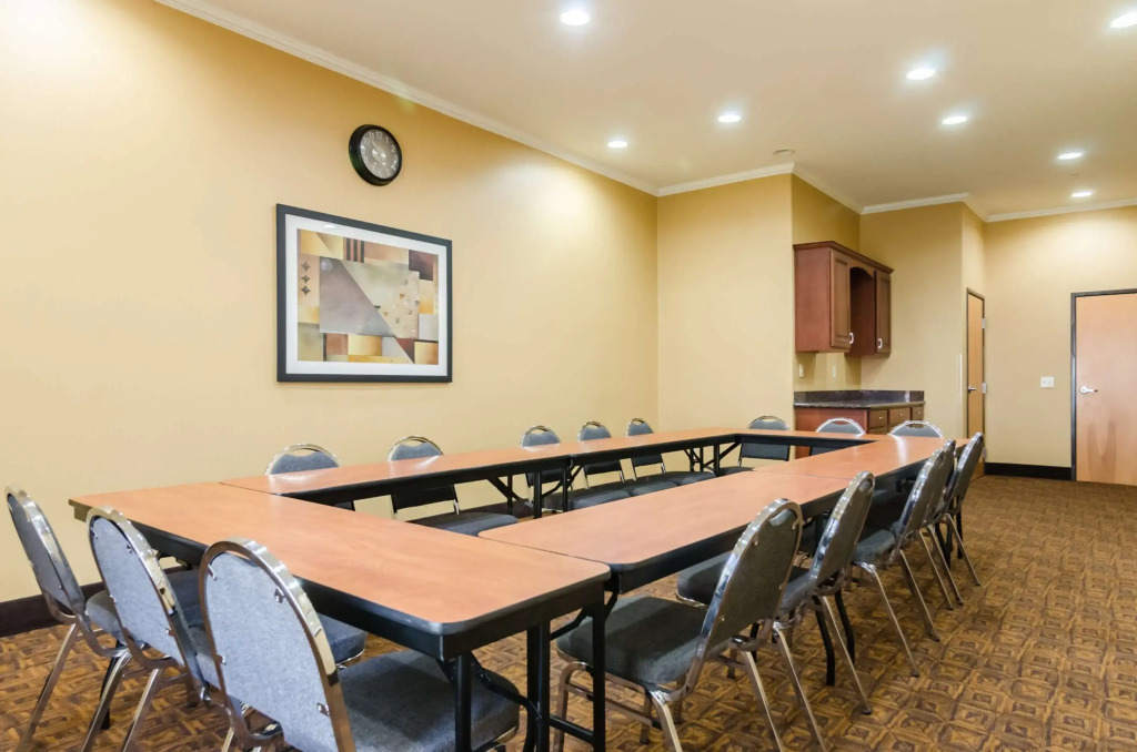 Comfort Suites Salina South