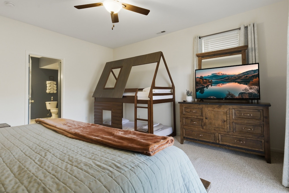 Old Kinderhook 2 Decks, Firepit, Kid & Pet Friendly Golf Retreat