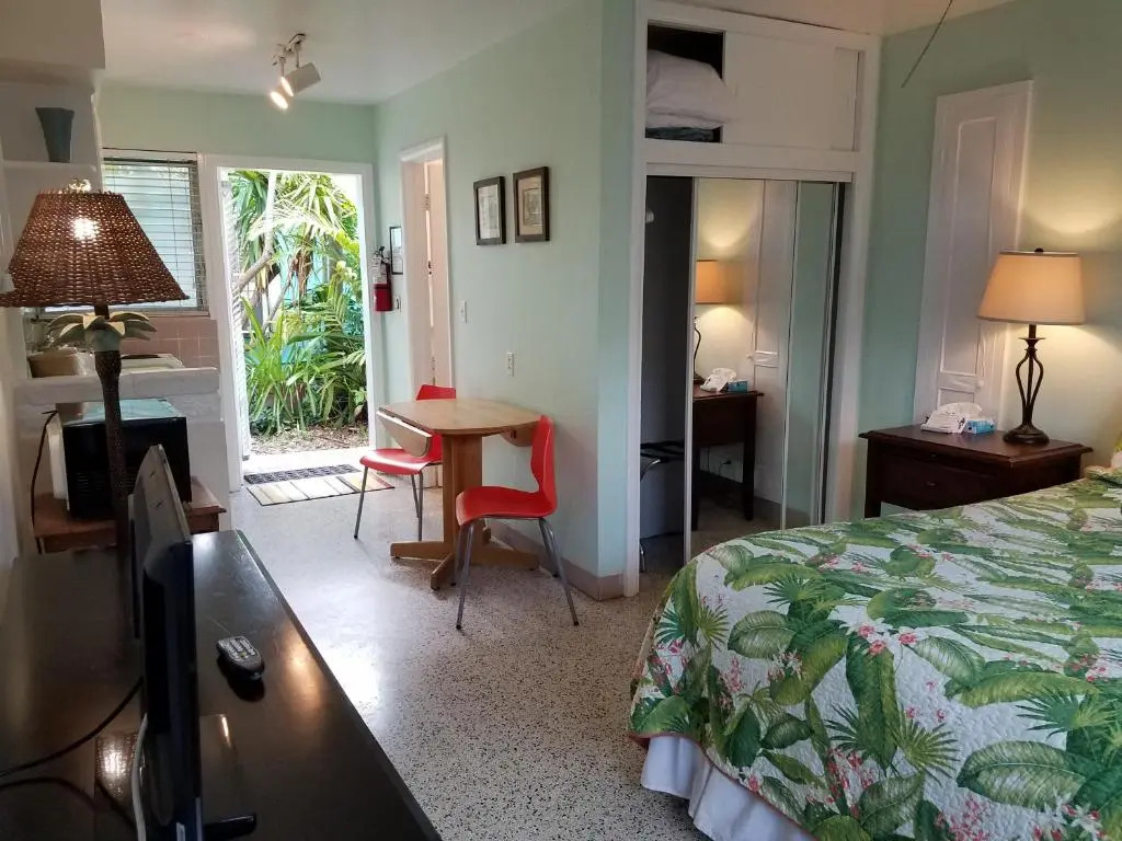 Alexander Palms Court - No Hidden Resort Fees