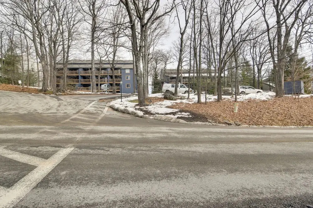 Ski-in Ski-out Wintergreen Condo w/ Balcony