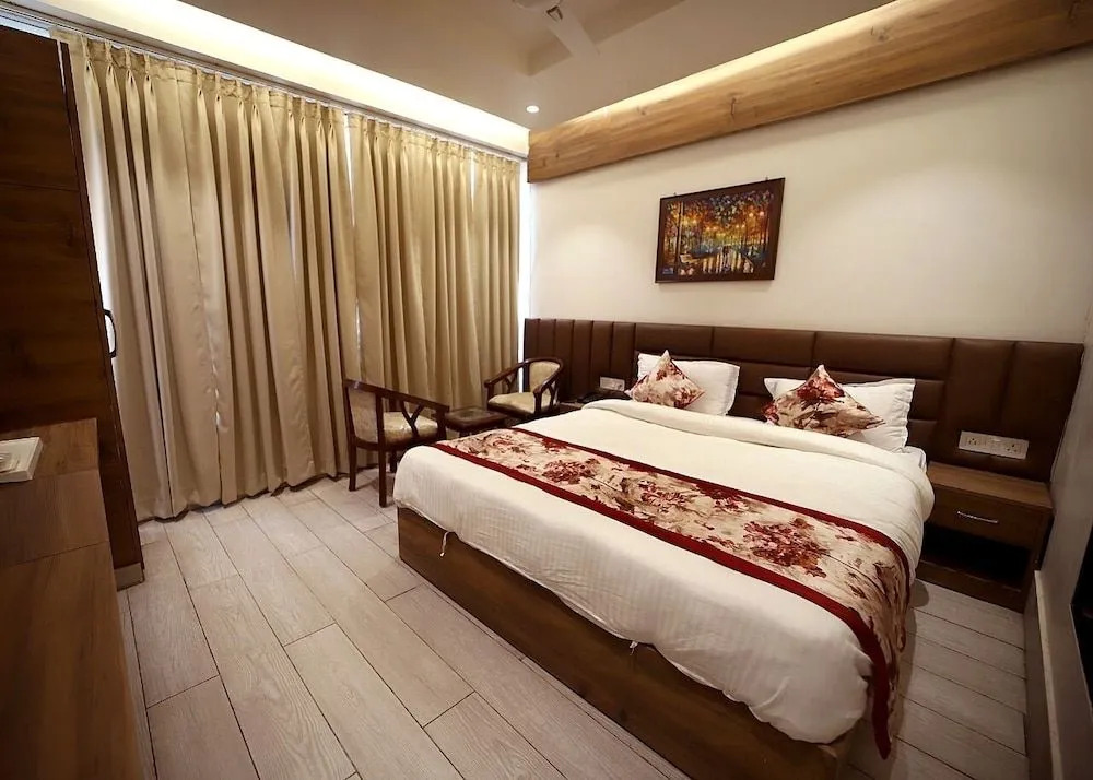 Hotel Four 4 View Grand