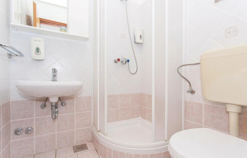 Beautiful Home in Malinska With Wifi and 3 Bedrooms