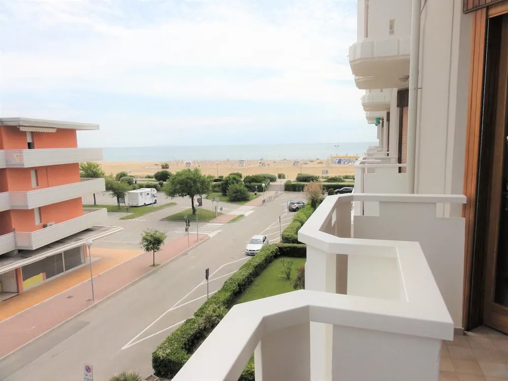 Very Comfortable Seafront Apartment