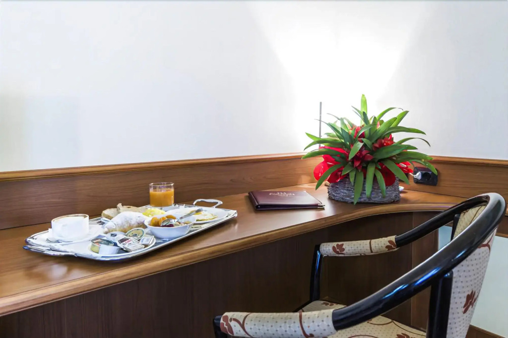 Melas Hotel