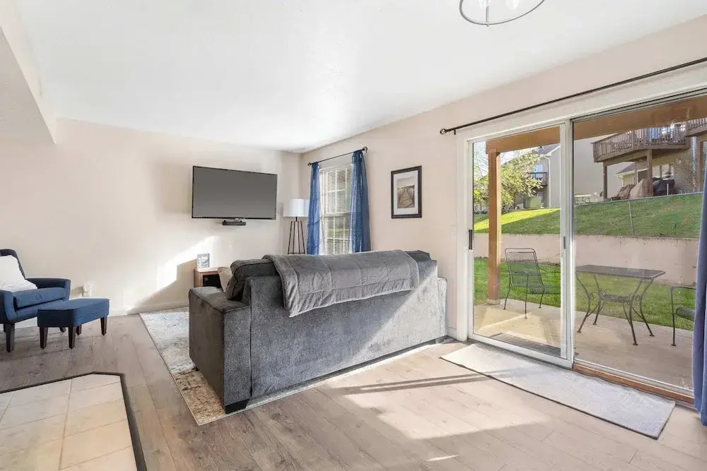 The Nautical Nook Charming Walk-in Condo for 4!