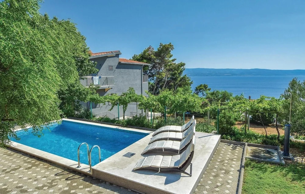 Beautiful Home in Omis With Wifi and 8 Bedrooms