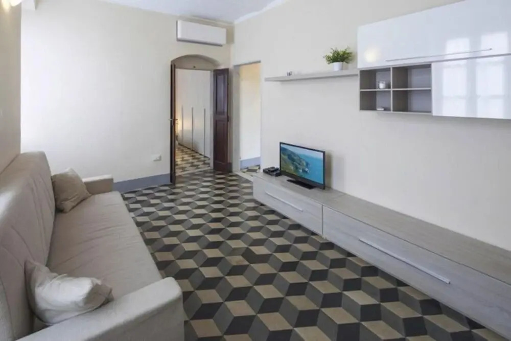 Lovely Holiday Flat With Shared Pool in Lerici