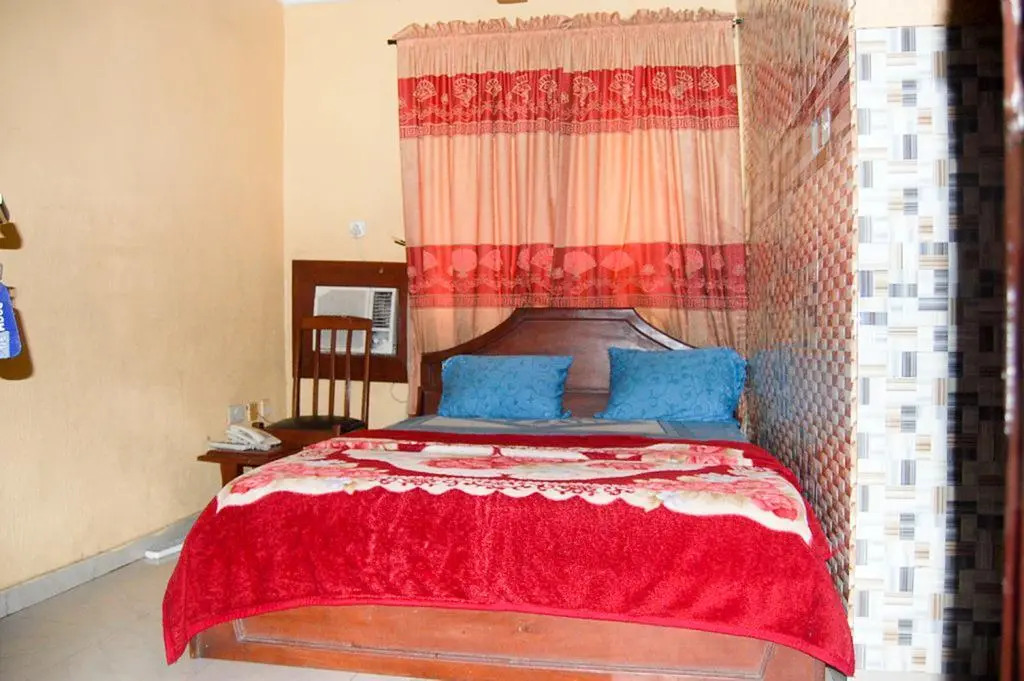 Eagleston Plaza Hotel