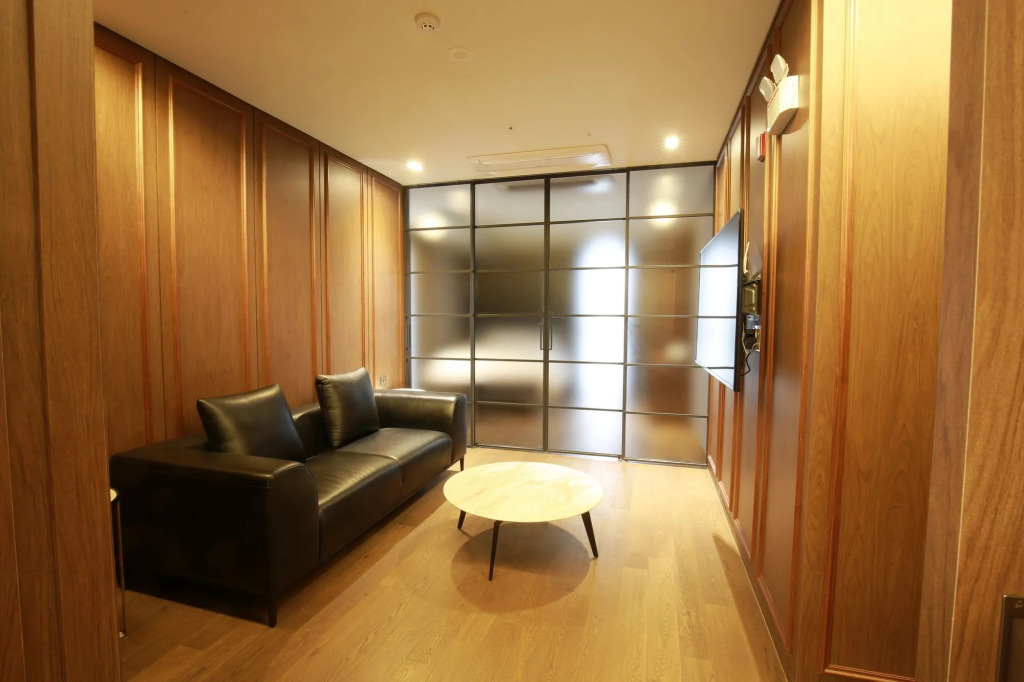 Hotel East9