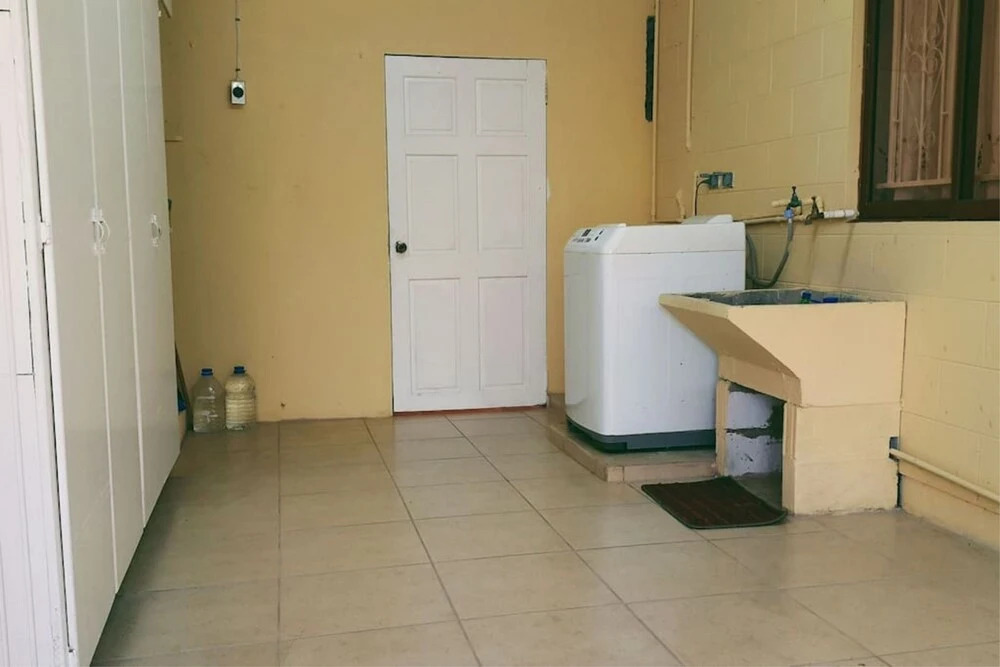 Spacious Apartment near Mall