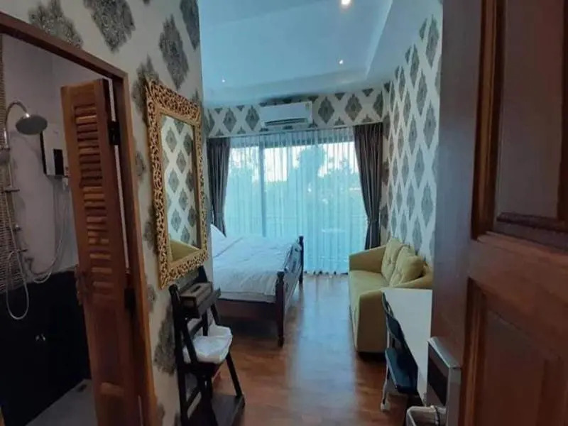 The Warmth Hotel (SHA Extra Plus)
