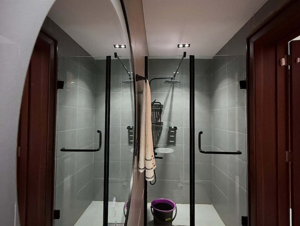 Bengerald Hotel And Suites