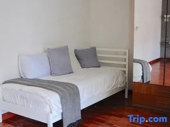 GRAYHAUS 32 -  Spacious 5BR House @ Bandar Utama, near 1 Utama Shopping Centre - Stay Only NO EVENTS