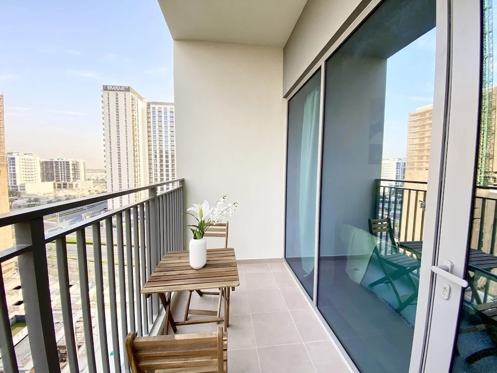 Marco Polo - Lofty Apt with Balcony Near Dubai Hills Mall