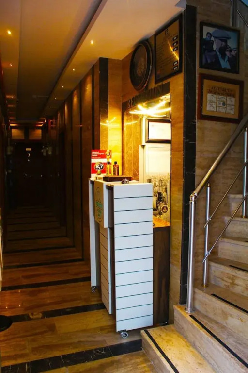 12 rooms hotel