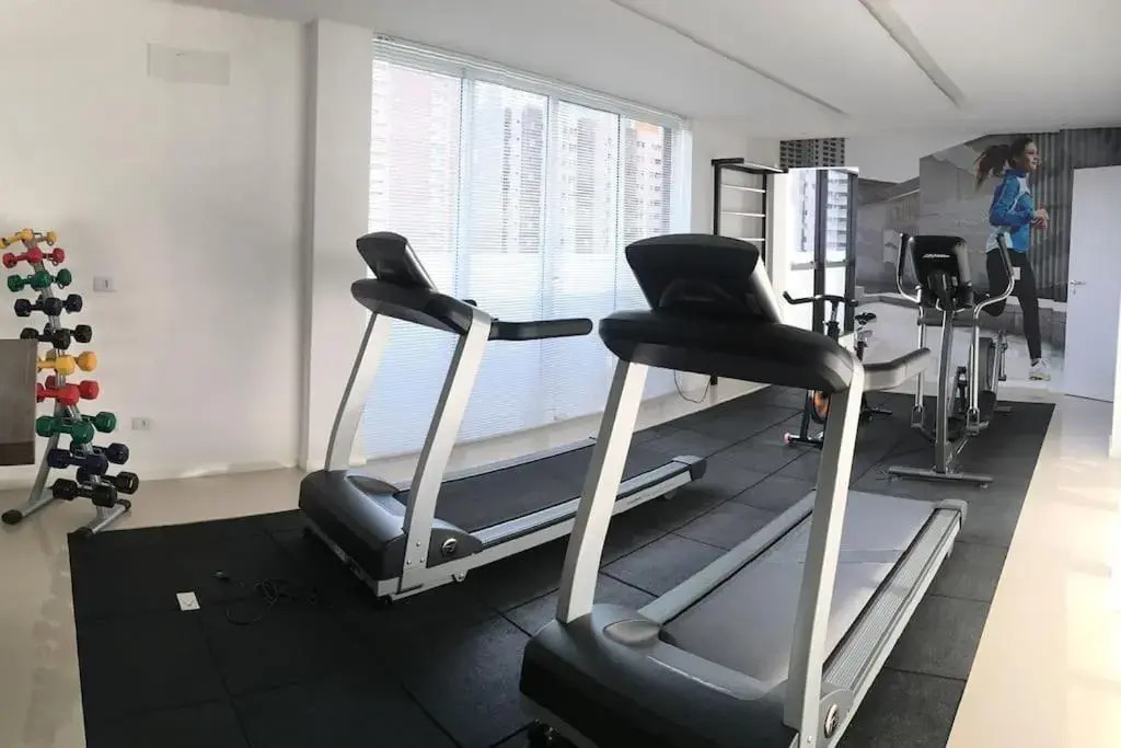 709- Apartamento Decorado Encantador, mobiliado, amplo, cozinha completa, Excelente localização no Rebouças