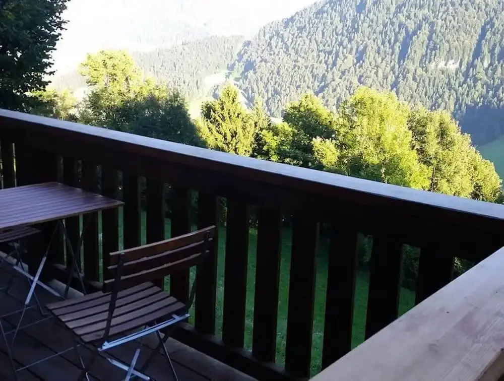 Chalet in Rossiniere Near Glacier & Lake