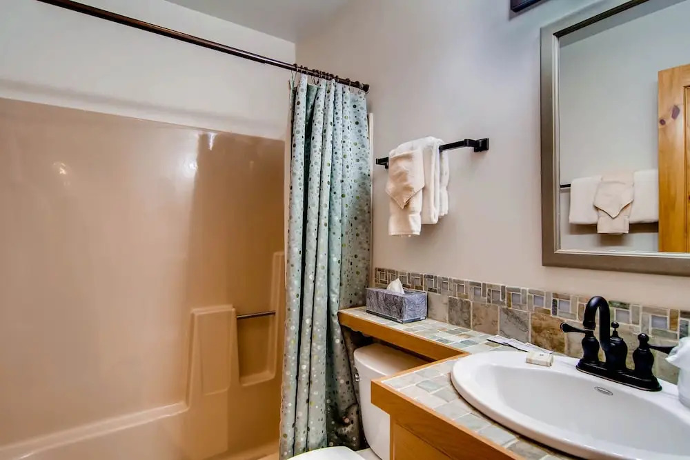 Royal Buffalo - 3 Br home by RedAwning