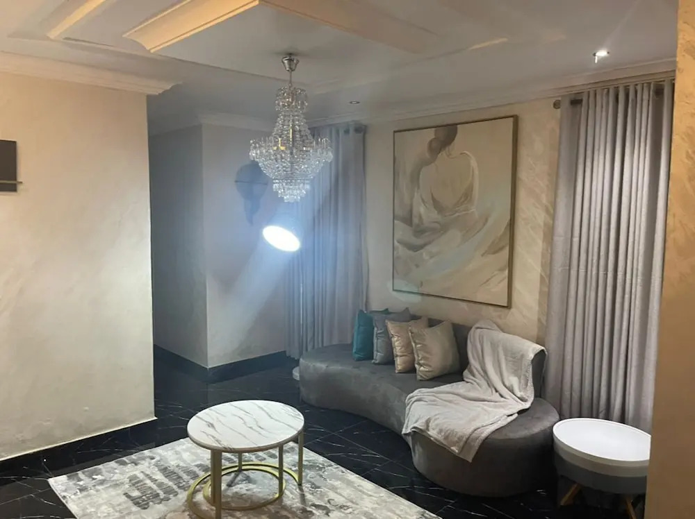 Lovely nb 3-bed House in Opebi