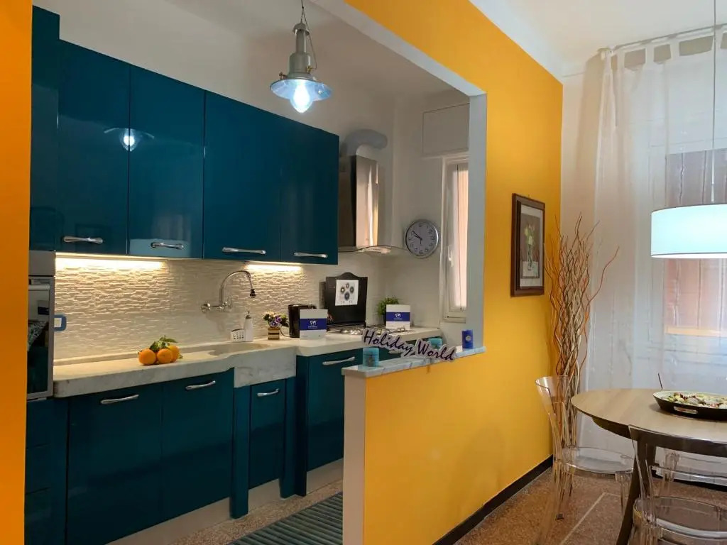 House Sunflower by Holiday World