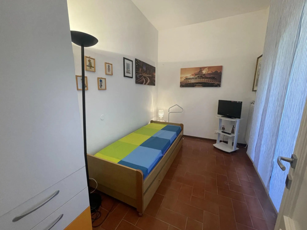 Apartment o the ground floor in villa with big garden, mt. 30 far from the sea. 3 bedrooms. Parking.-AS 11