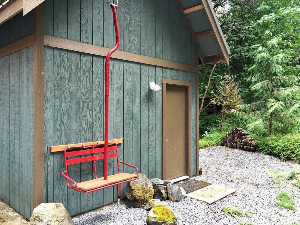 Mt Baker Rim Cabin 99 - Charming Cabin With a hot Tub, Wi-fi, Pet Friendly