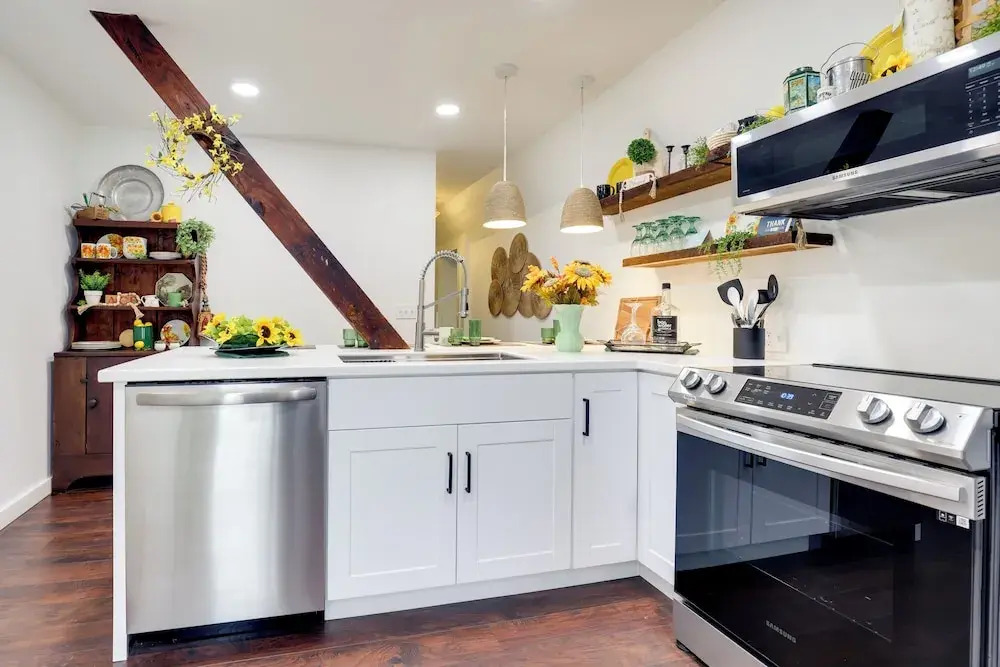 Walk to Eats: Mtn-view Hammondsport Hideaway!