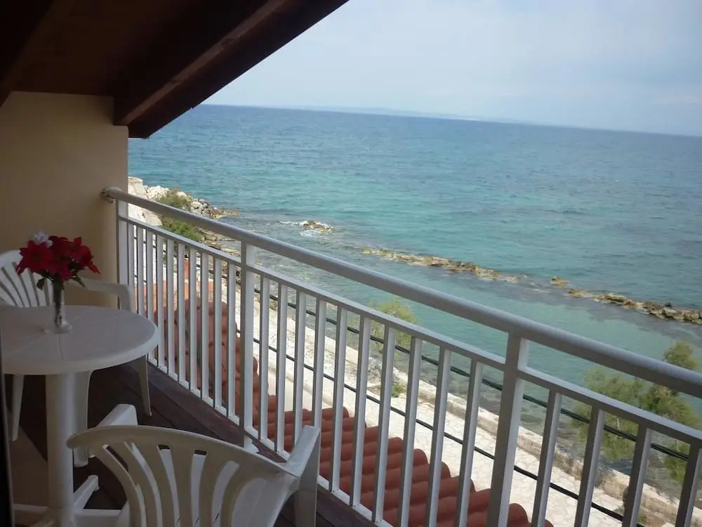 Elenas Seafront Deluxe Studios