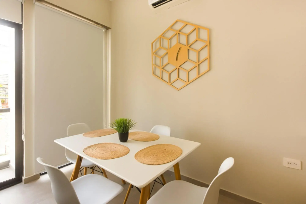 Splash Pool, Rooftop Terrace, Patio, Beach 4 Blks