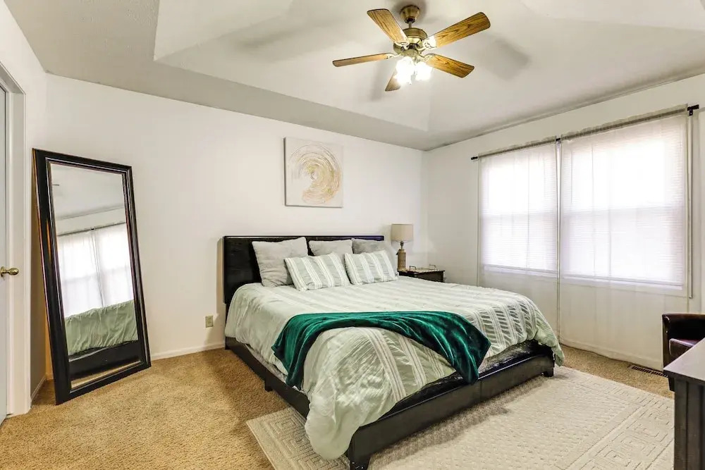 3 Mi to UNL & Memorial Stadium: Home w/ Large Yard