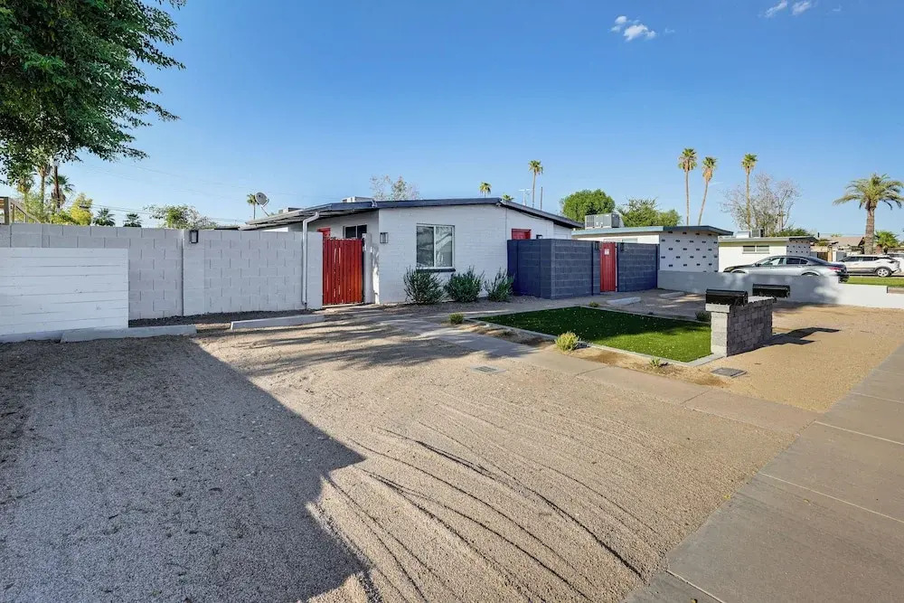 ~ 4 Mi to Old Town Scottsdale: Tempe Duplex