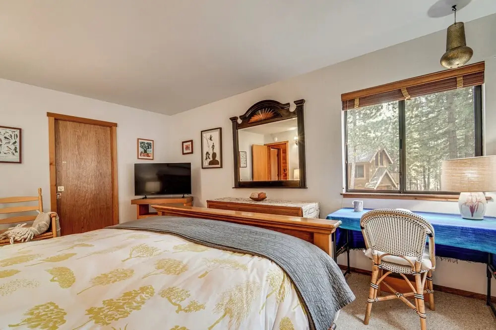 Free Ski Shuttle! Spacious Northstar Resort Cabin