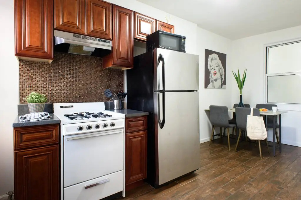 1571-5n 2Br Prime Upper East Central Park 10 Min