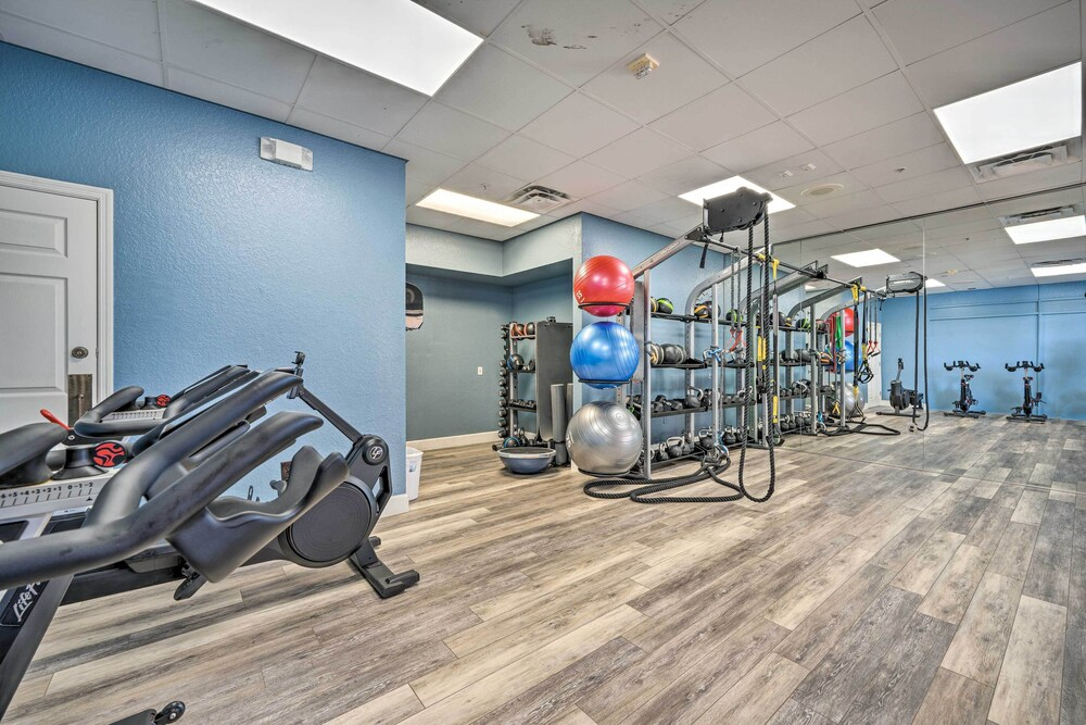 15 Min to Disney: Sleeps 19 w/ Resort Amenities