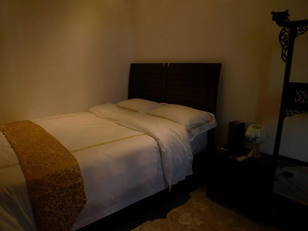 Liuhe Courtyard Hotel