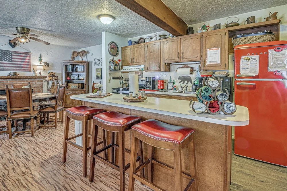 Walk to Dtwn Cloudcroft! Cozy Mtn Cabin w/ Hot Tub