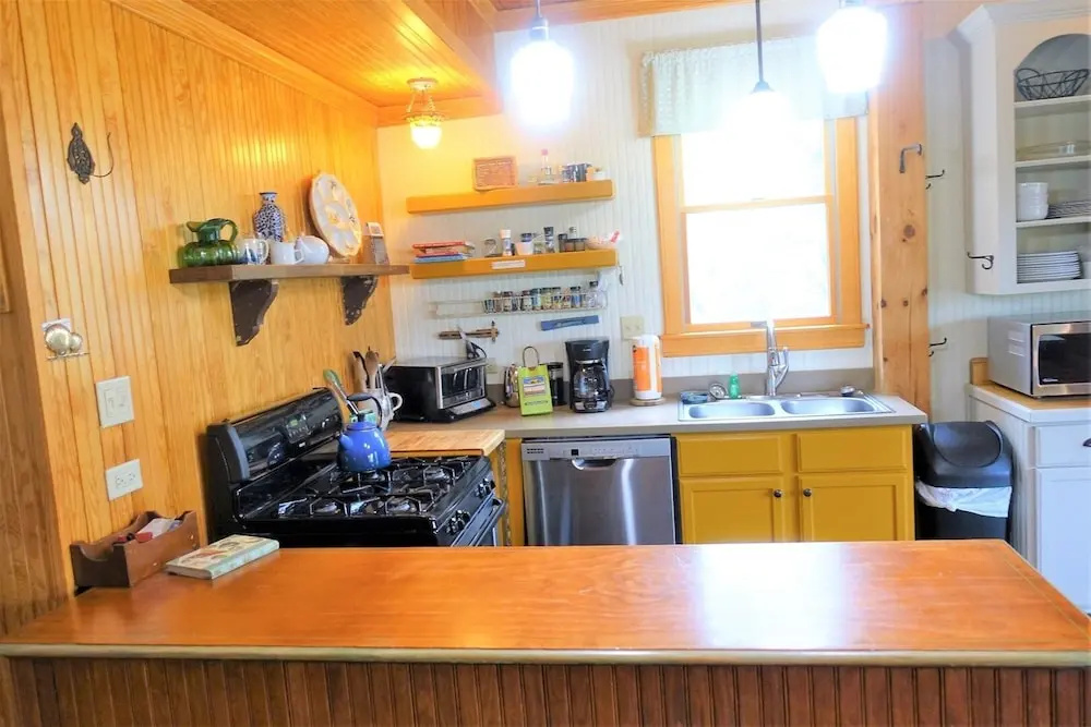 Lighthouse Cottage at Ocracoke 3 Bedrooms 2 Bathrooms Home