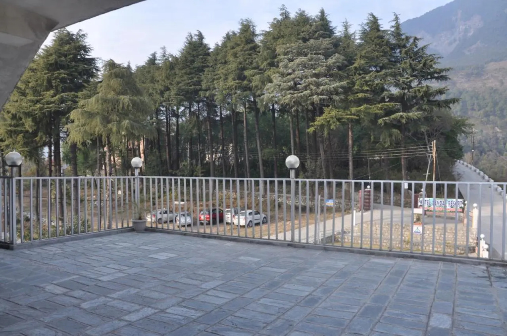 Hotel Devdar Resort