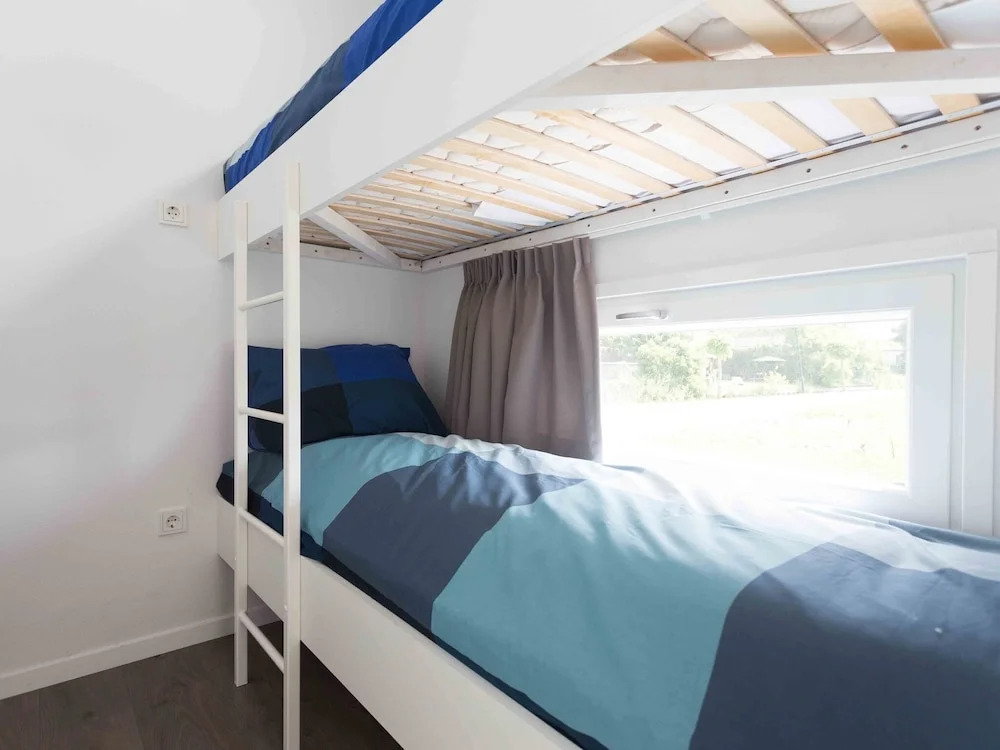 Modern chalet with dishwasher, only 18 km. from Rotterdam