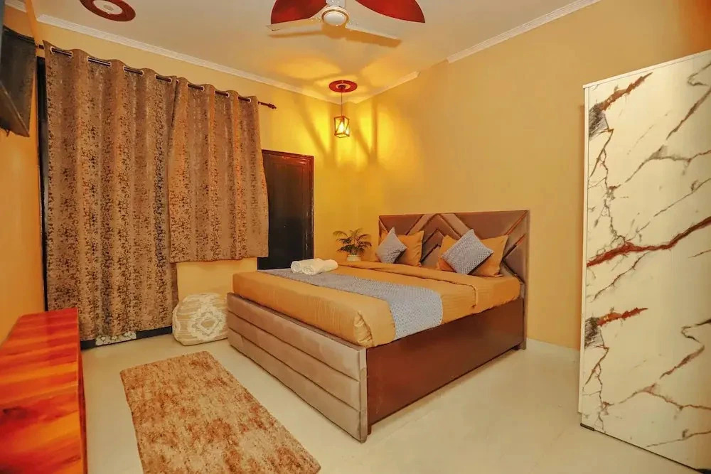 Roomshala 101 Lakshmi Residency