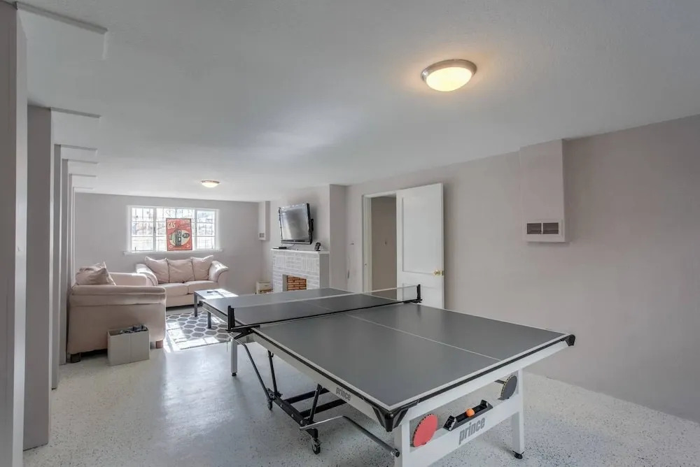 4 Bedroom Mountain View with Firepit & Ping Pong