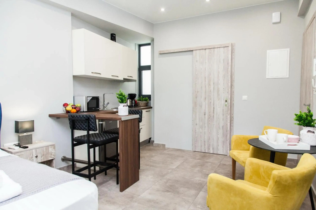 F Spacious Brand New Studio Ideal for 3 F