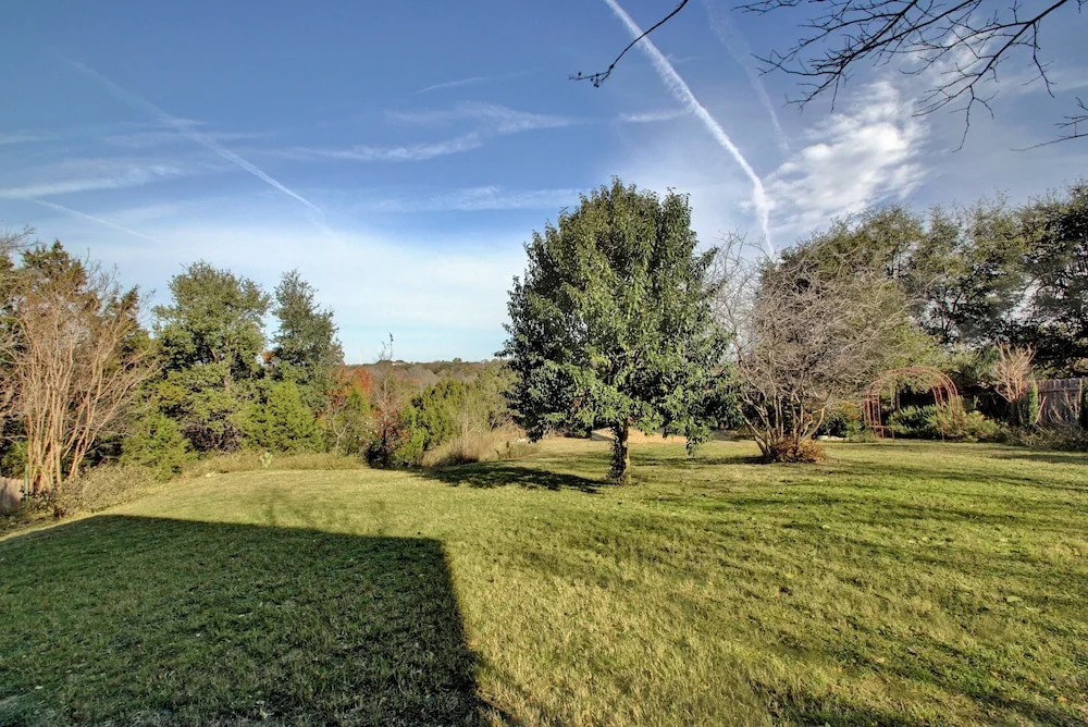 4BR 2.5BA The Lodge on Walnut Creek by RedAwning