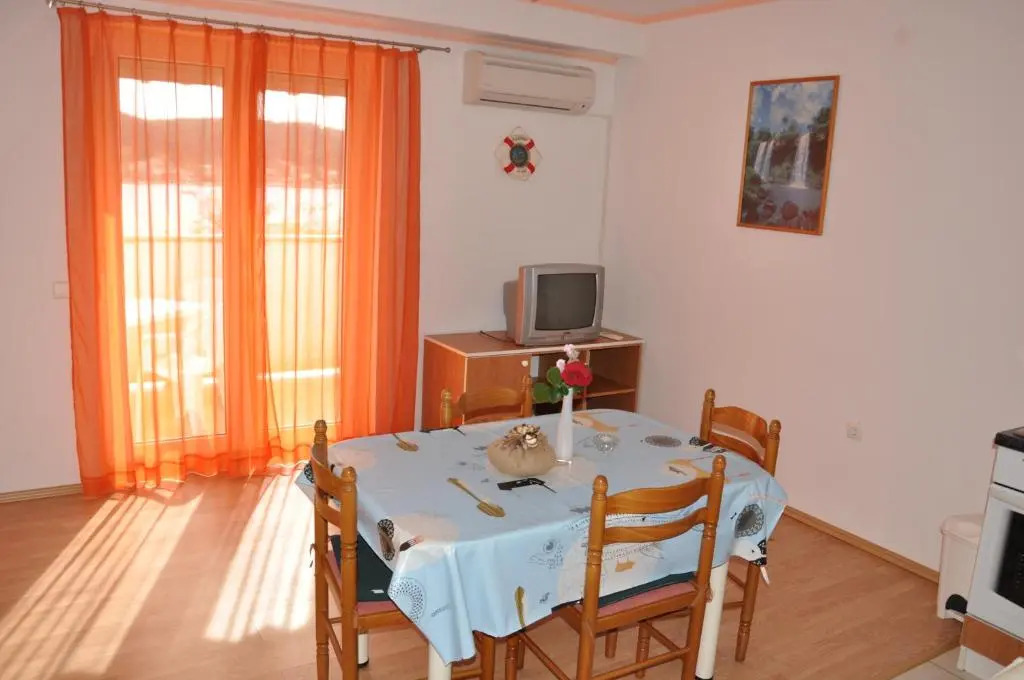 Pljesa Apartments -Meerblick mit Terrasse & Grill by rentyourhome24