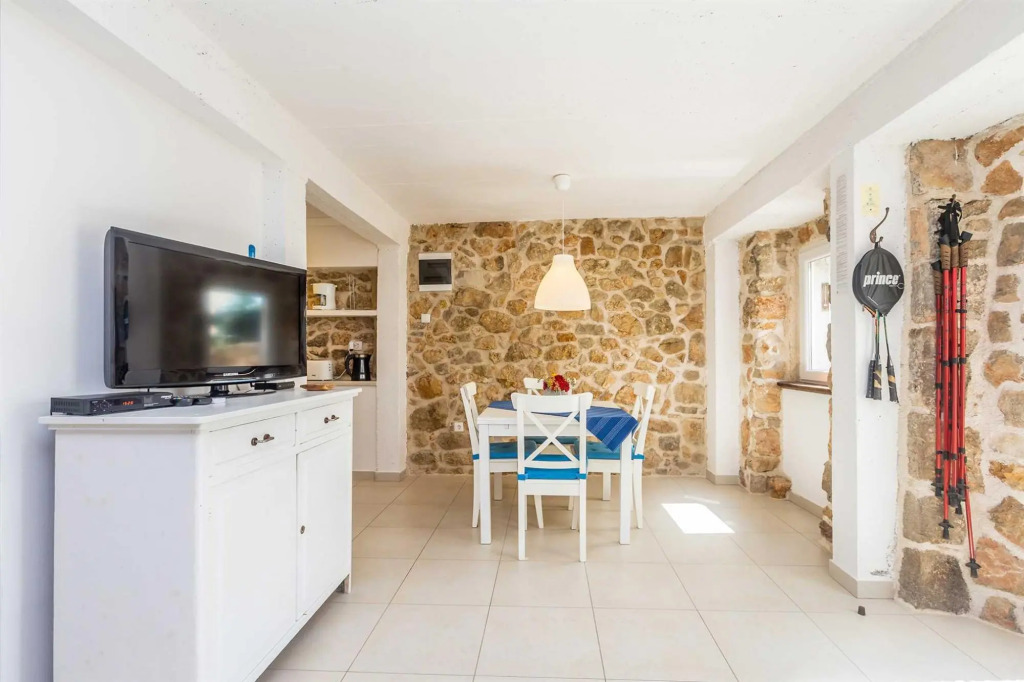 Holiday House Lara 04401