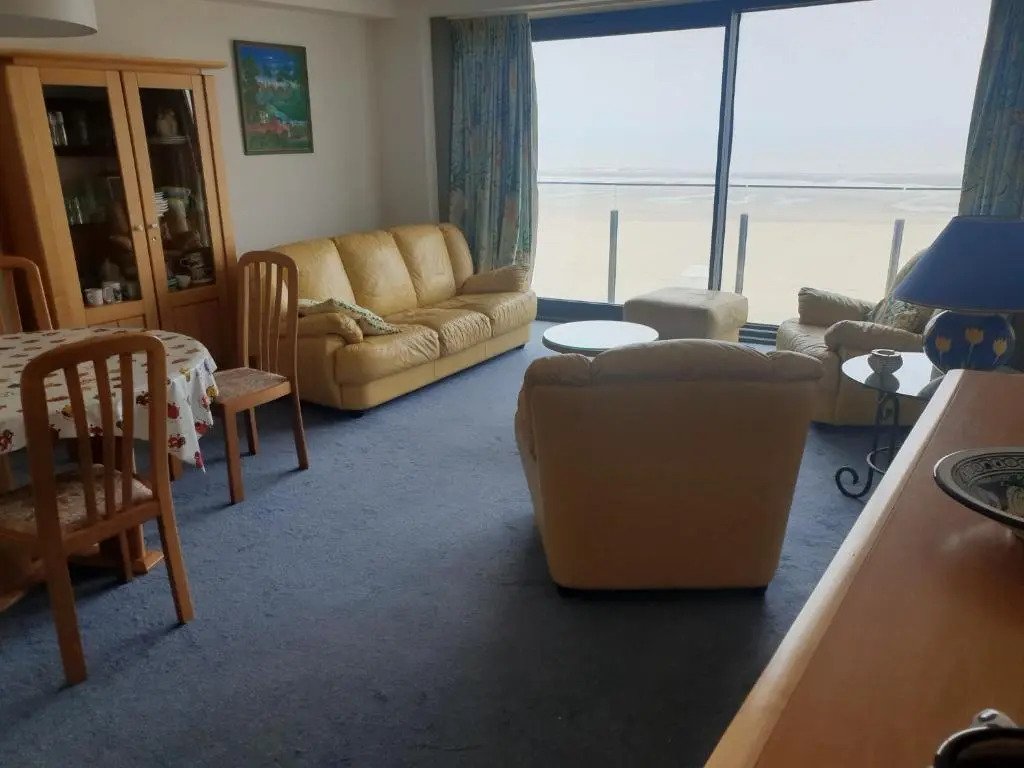 Apartment by Zeedijk With Sea View
