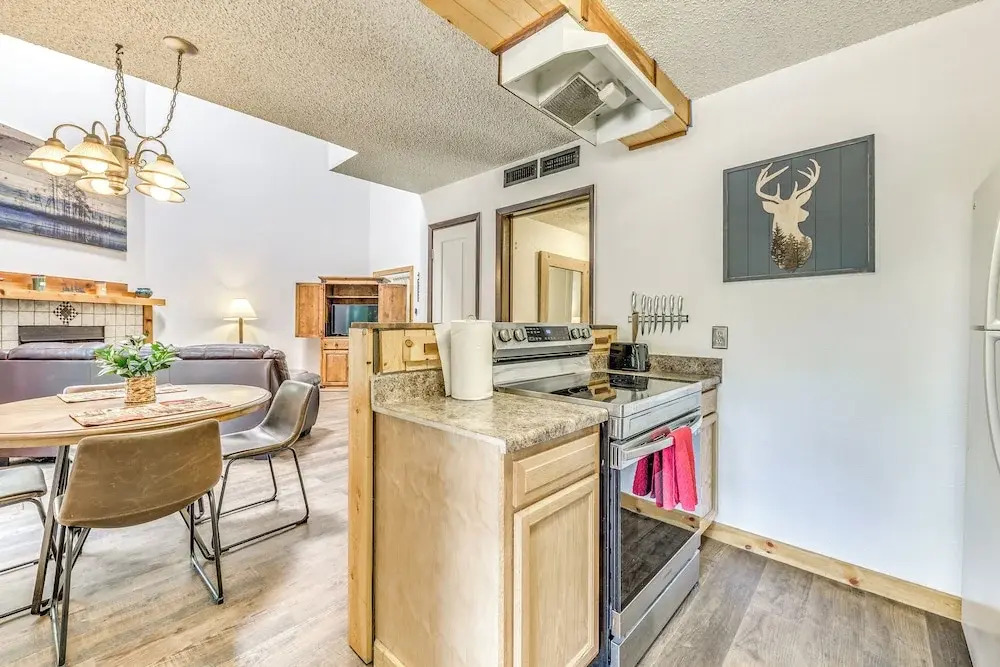 Relaxing Ruidoso Retreat: Walk to Midtown!