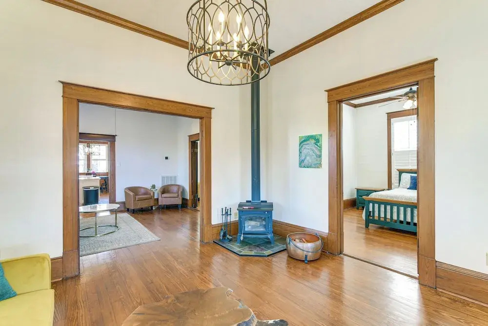 Walkable & Historic Houston Heights Bungalow!