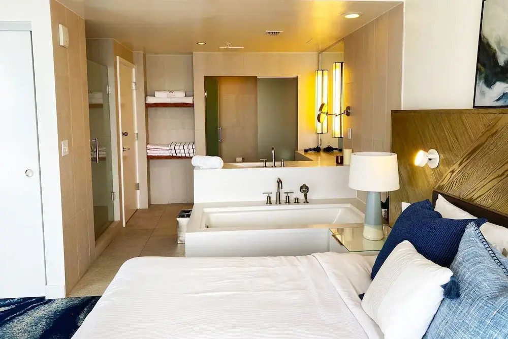 5-star Condo at The W Residences 1BR by Oneluxstay